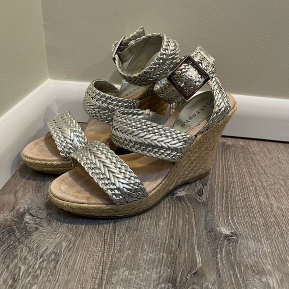 Silver Braided Audrey Wedges from Apostrophe Size 6 - Picture 4 of 5